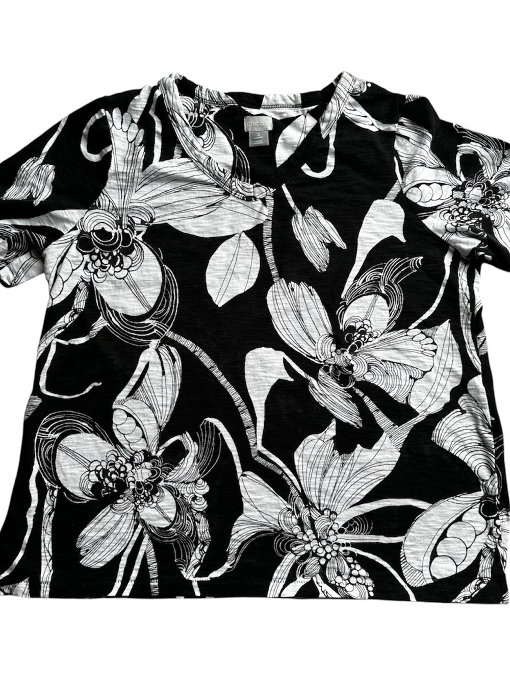 Chico's Black and White Tropcial Floral V-Neck Top Size 2